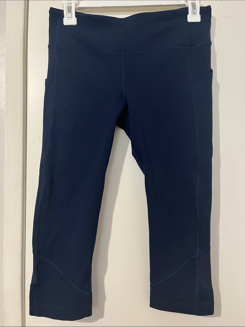 Lululemon Size 6 Pace Rival Crop inseam 17 Navy color